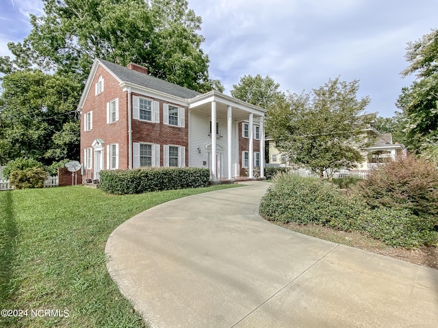 view of front of property with a front lawn