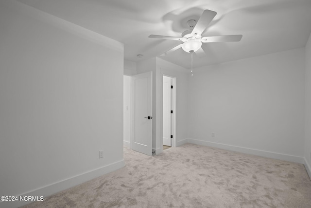 carpeted empty room featuring ceiling fan