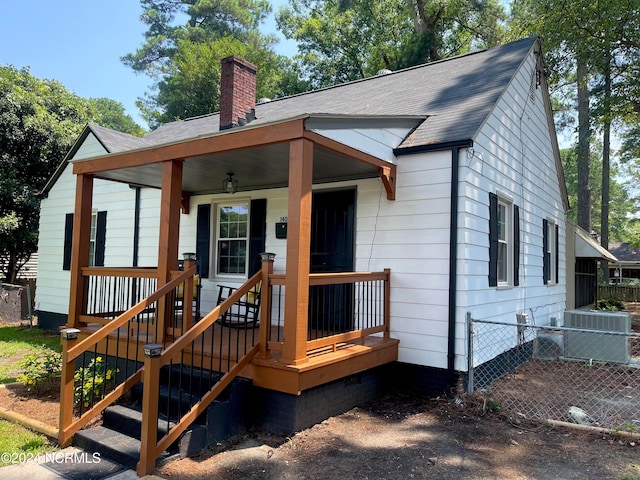 view of front facade featuring central AC and covered porch