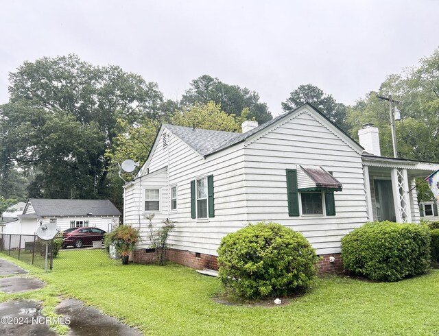 view of side of property with a lawn