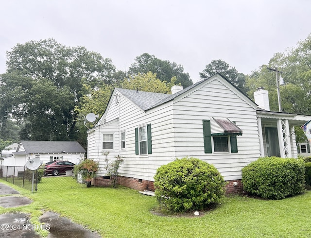 view of side of home featuring a yard