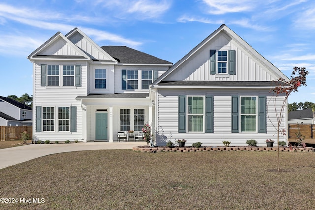 view of front of house with a front lawn