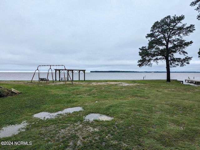 view of yard with a water view