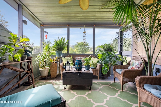 sunroom featuring ceiling fan