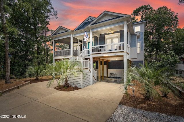 view of front facade with covered porch and ceiling fan