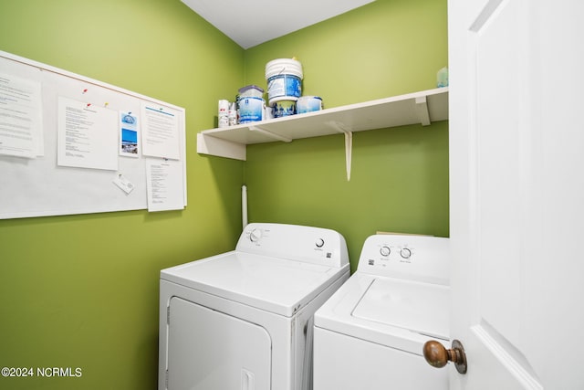 laundry area with laundry area and washing machine and clothes dryer