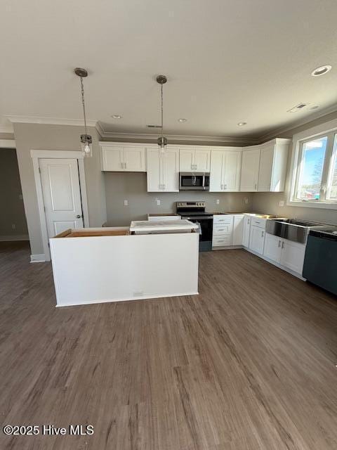 kitchen with decorative light fixtures, ornamental molding, appliances with stainless steel finishes, dark hardwood / wood-style flooring, and white cabinets