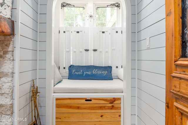 511 N A St, Bridgeton, NC 28519 - mudroom with arched walkways