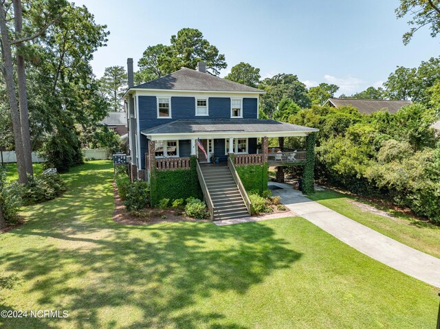 view of front of property featuring a front lawn and a porch