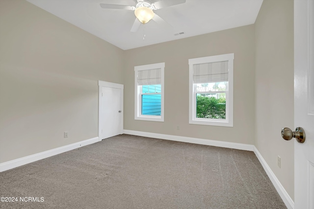 carpeted empty room featuring ceiling fan