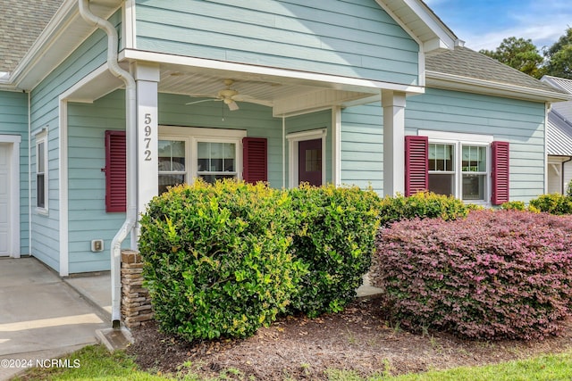 doorway to property with covered porch and ceiling fan