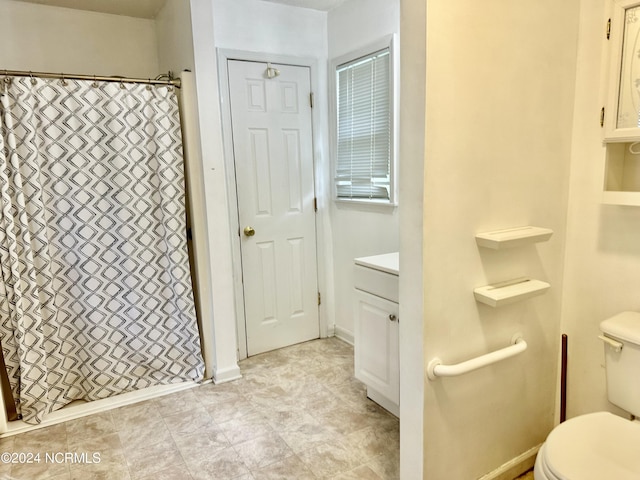 bathroom with vanity, toilet, and a shower with shower curtain