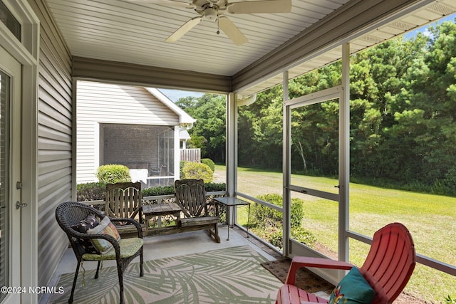 sunroom featuring ceiling fan