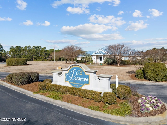 view of community / neighborhood sign