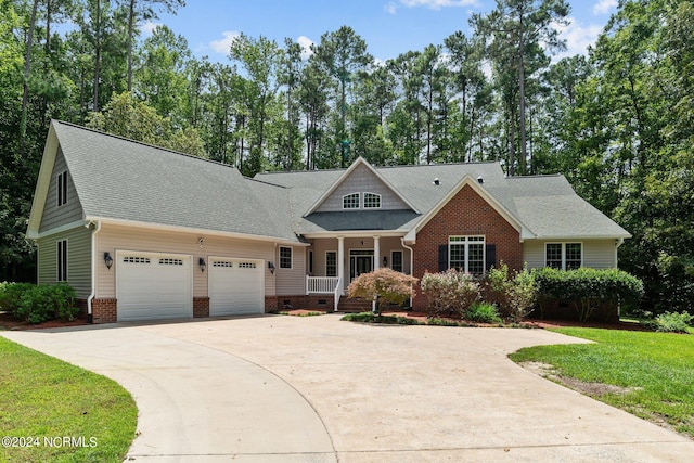 view of front facade featuring a front lawn and a porch