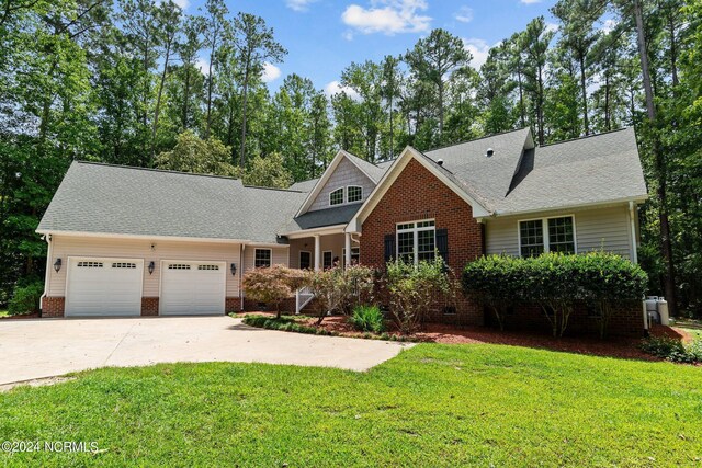 view of front facade featuring a front lawn and a garage