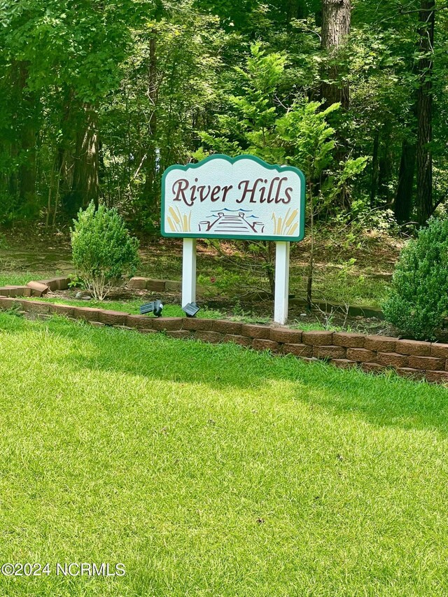 community / neighborhood sign with a yard