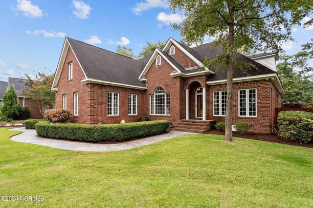 view of front of house with a front lawn