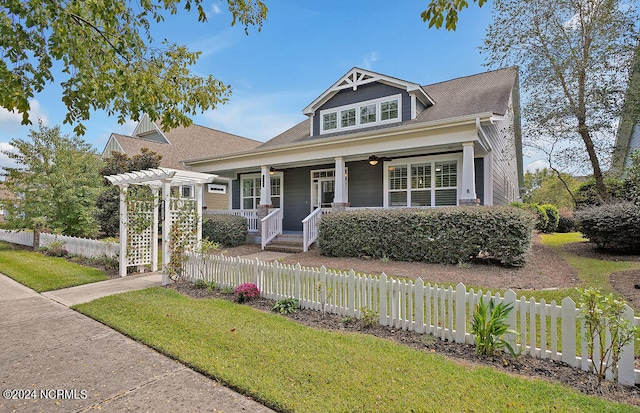 view of front facade featuring covered porch and a front yard