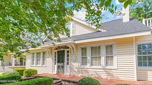 view of front of house featuring a shingled roof