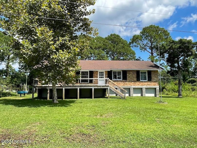 view of front facade with a front yard