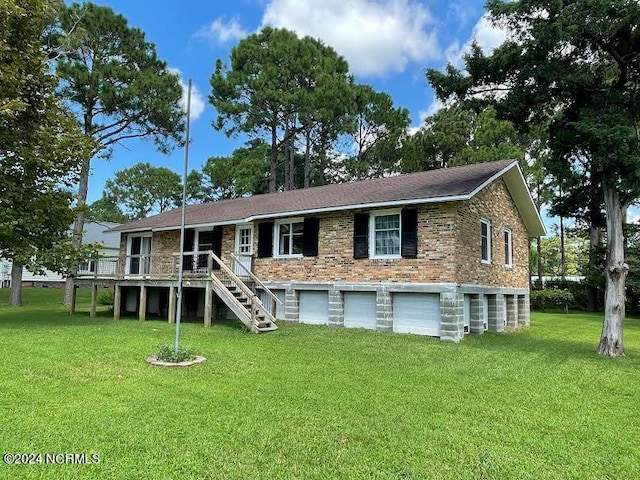 view of front of home featuring a front lawn