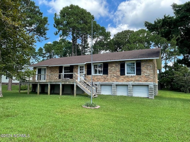 view of front facade with a garage and a front yard