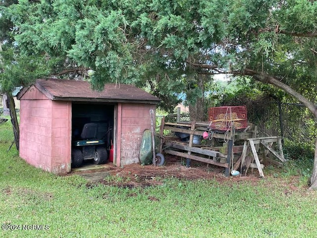 view of outbuilding featuring a lawn