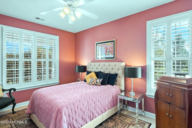 bedroom with ceiling fan