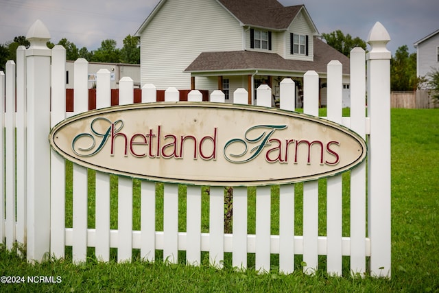 community sign with a lawn