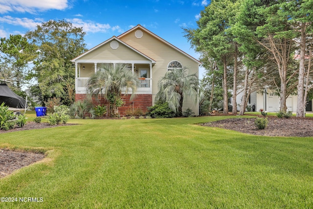 view of front of home featuring a front lawn and a garage