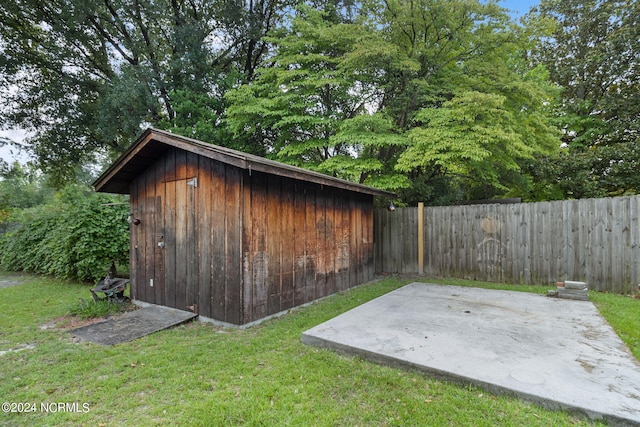 view of outbuilding featuring a lawn