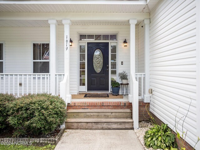 property entrance with covered porch