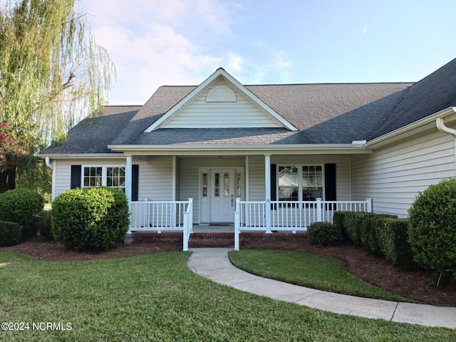 view of front of house featuring a front lawn and covered porch