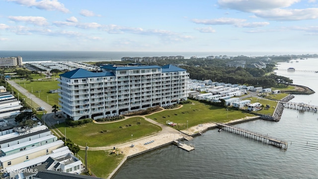 bird's eye view with a water view