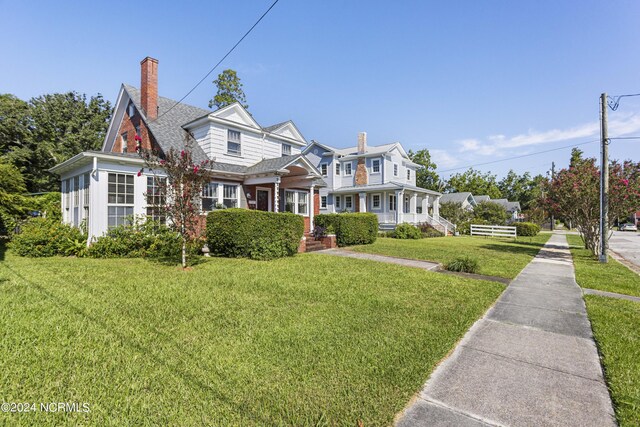 view of front of house with a front lawn