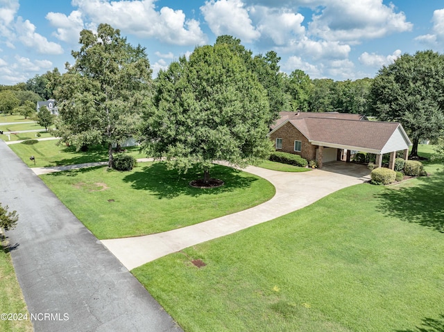 view of front of home featuring a front lawn and a carport