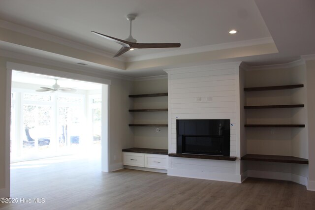 unfurnished sunroom with a wealth of natural light and ceiling fan