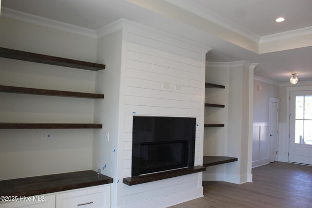 kitchen with stainless steel appliances, tasteful backsplash, white cabinets, and crown molding