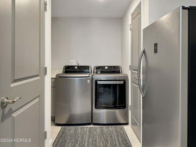 washroom with washing machine and dryer