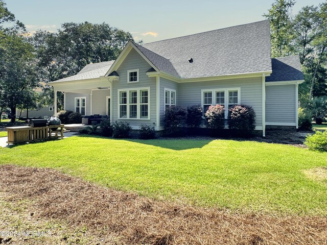 back of house featuring a yard