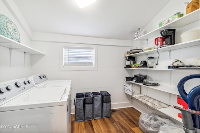 laundry room featuring laundry area, baseboards, dark wood finished floors, and independent washer and dryer