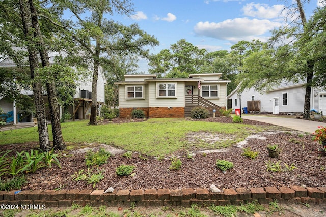 view of front of house with a front yard