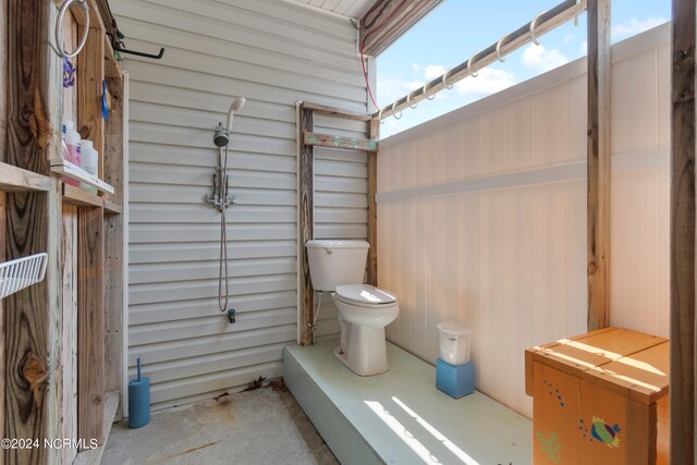 bathroom featuring toilet and concrete flooring