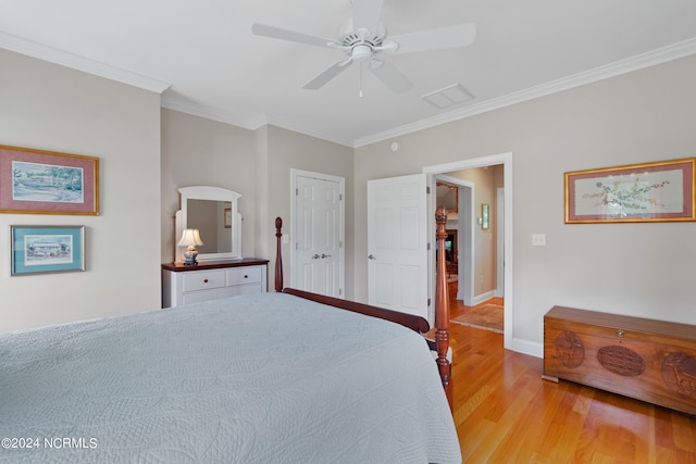 bedroom with light wood-type flooring, ornamental molding, and ceiling fan