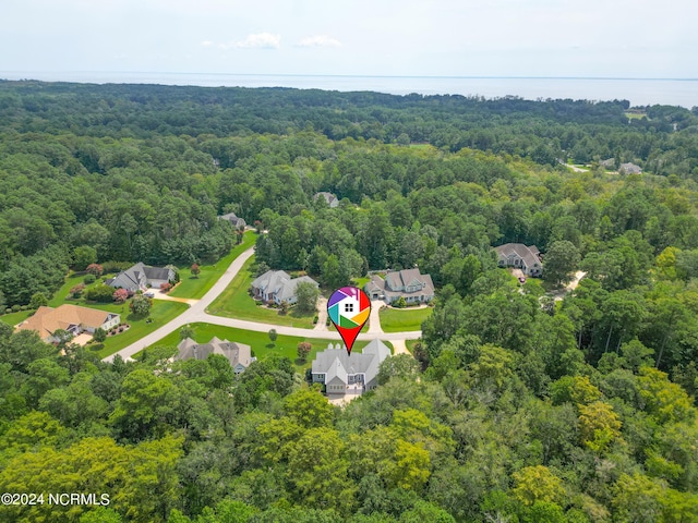 birds eye view of property featuring a forest view