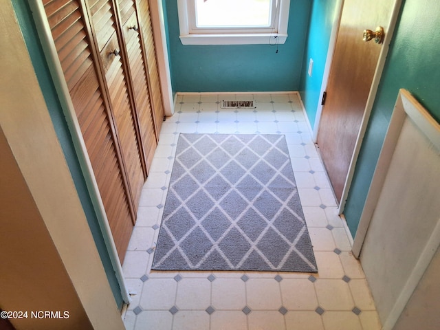 room details featuring baseboards, visible vents, and tile patterned floors