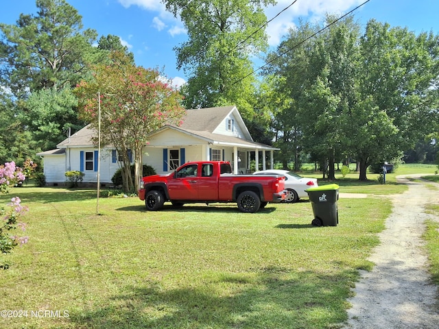 view of front of property with a front yard