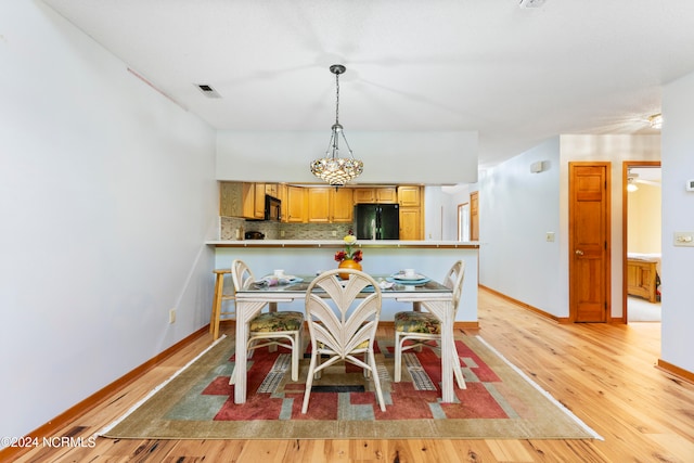 dining room with light wood-type flooring and ceiling fan