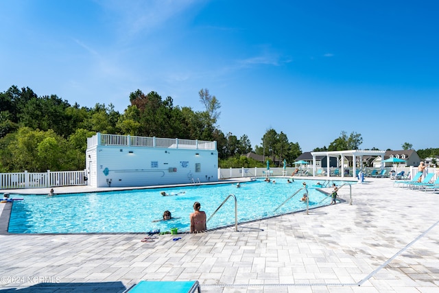 view of swimming pool